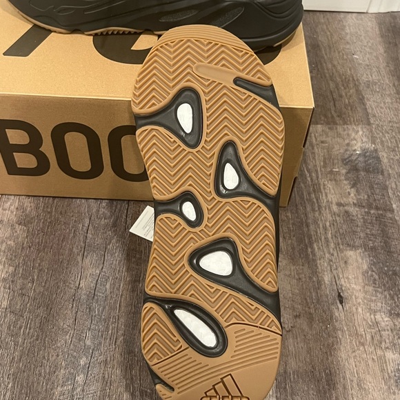 Yeezy Adidas Boost 700 Utility Black - Picture 6 of 7